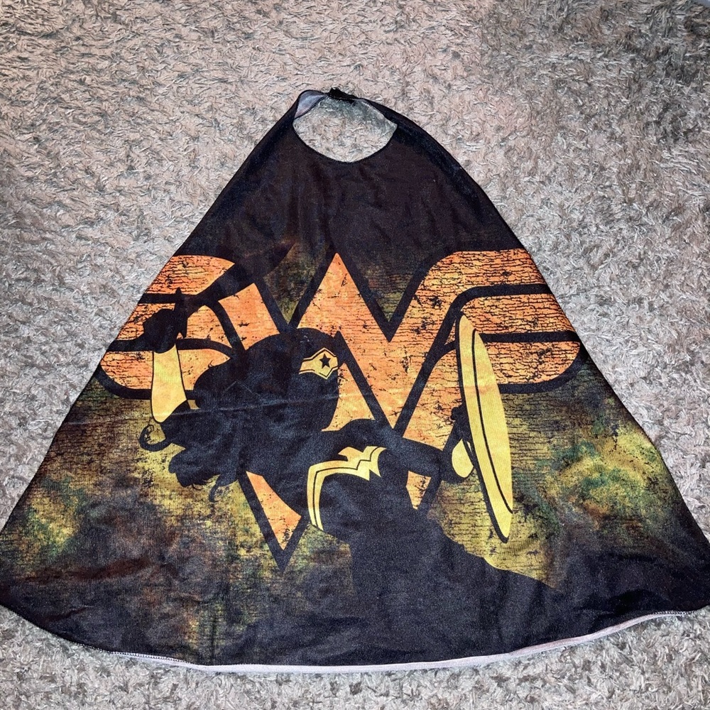 HTF Wonder Woman Cape exclusively for Six Flags kids youth adult superhero